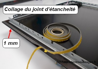 Pose du joint d'étanchéité sur plaque vitrocéramique Pose du joint d'étanchéité sur plaque vitrocéramique